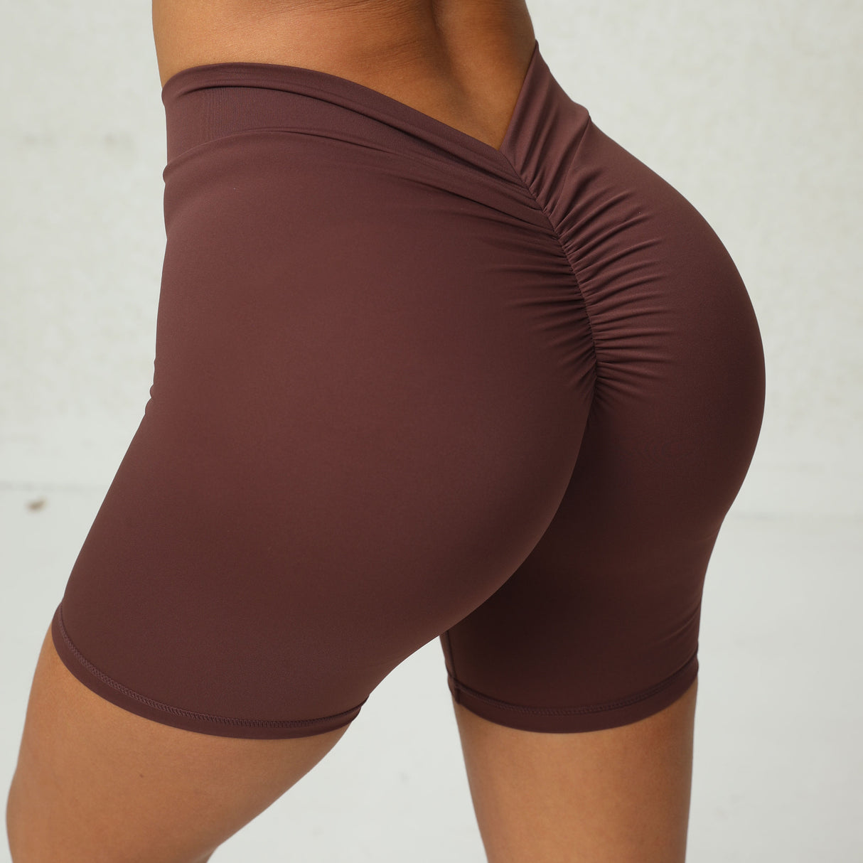 Back Waist Deep V-shaped Wrinkle Tight Yoga Shorts - muscleflexzone